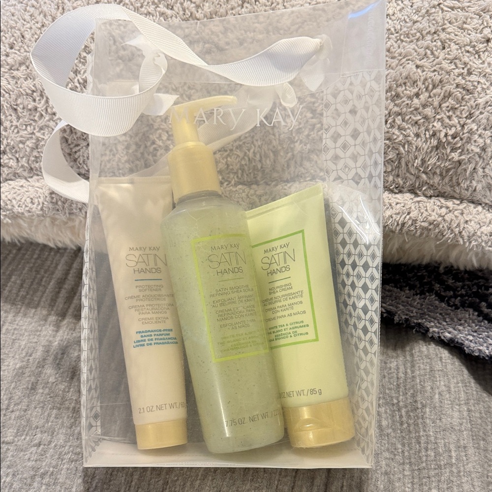 Mary Kay Satin Hands Trio - Cream and Light Green